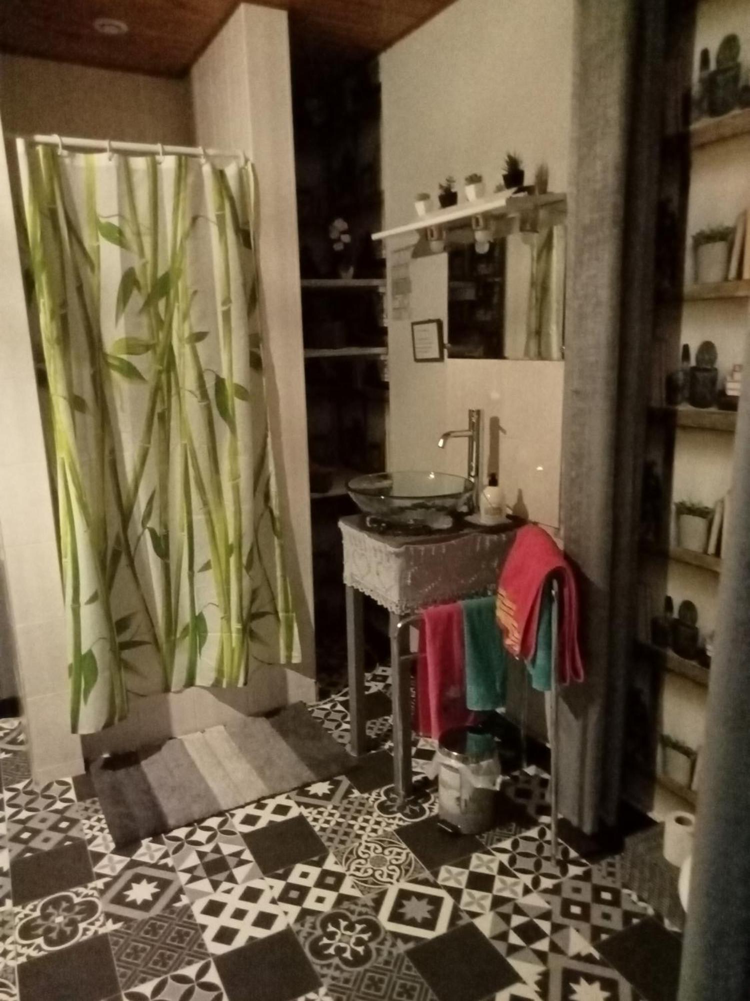 Le Repaire Des Ecureuils Bed and Breakfast Bourg-Argental Εξωτερικό φωτογραφία
